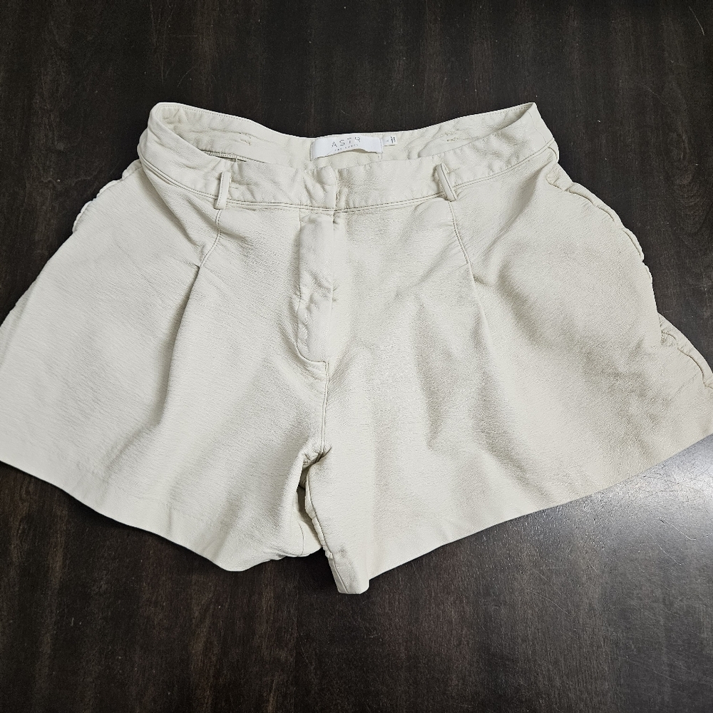 Astr The Label Faux Leather Shorts size large ivory